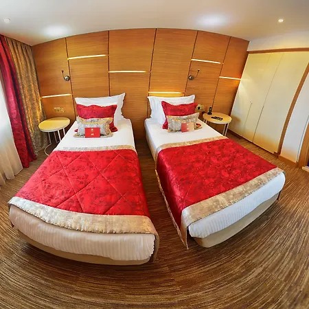 Hotel Kuhla 4*